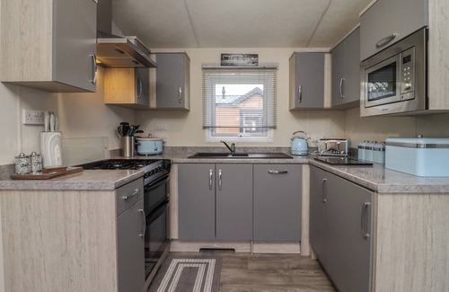 Evesham Cottage | COTSWOLD CWTCH, family friendly, with a garden in Evesham
