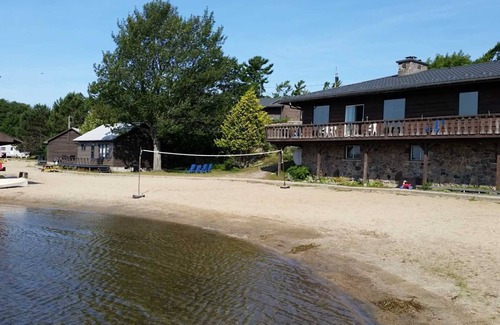 Carling Cabin | Cottage 12 - Three Bedroom - Katawoda Cottages