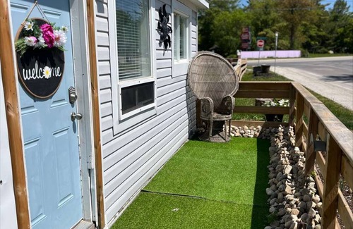 Wasaga Beach Cottage | Cottage ∙ 2 bedrooms ∙ 5 guests