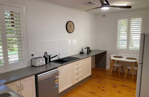 Torrens Park Cottage | Cottage - 3 Bedrooms & 2-bathroom Cottage