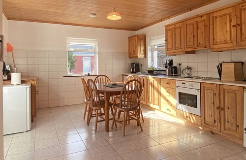 Roundstone Cottage | Cottage 396 - Roundstone - sleeps 6 guests in 3 bedrooms
