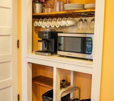 Wolfeboro Apartment | Cottage 5-6 - 2 Bedroom/1 Bath End Unit