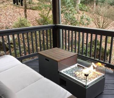 Glenville House | Cottage at Casuarina Lodge - Luxury, Pet Friendly