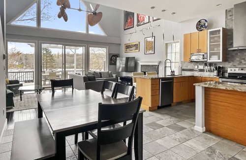 Newtown House | Cottage at Sunny Day- Lakeside, views, kayak, dock