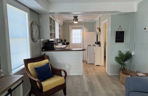 Atlantic Beach Apartment | Cottage at the Circlen1 Bdrm apartment sleeps 4 located in Atlantic Beach Circle