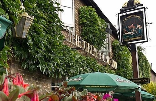 Aldbury Cottage | Cottage at The Greyhound Inn Aldbury