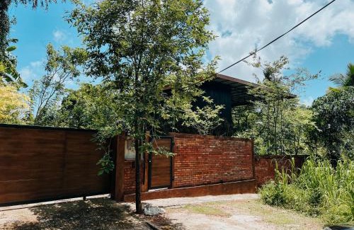 Thalawatugoda Villa | Cottage by the Lake