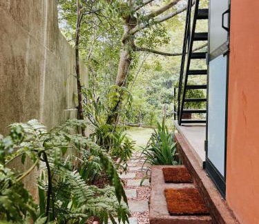 Thalawatugoda Villa | Cottage by the Lake