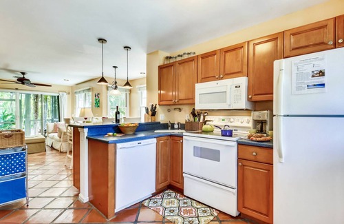Key West House | Cottage by the Pool by AvantStay | w/Balcony, BBQ & Shared Pool!