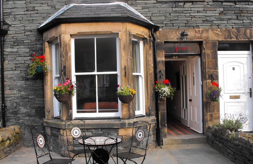 Keswick House | Cottage Centre Of Keswick 4 Bedrooms 2 Bathrooms Sleeps 8/10 With Parking.