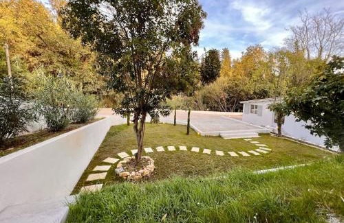 Le Plan-de-Grasse House | Cottage chaleureux avec jacuzzi en pleine nature