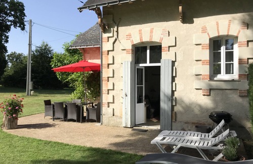 Jarze Cottage | Cottage (Chevalerie sleeps 5) in the grounds of a magnificent Chateau