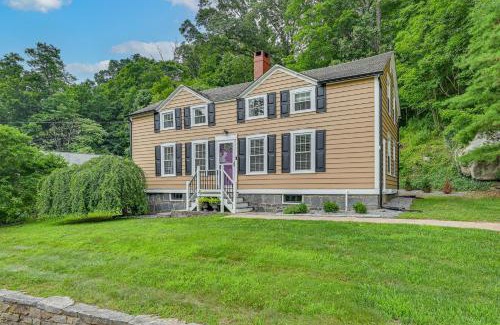 East Haddam House | Cottage-Chic Retreat Less Than 1 Mi to Connecticut River!