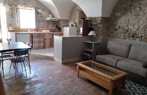 Mirabel-et-Blacons Hotel | Cottage close to the village center and Drôme