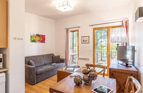 Eppe-Sauvage Apartment | Cottage cosy | Cuisine privée et terrasse!