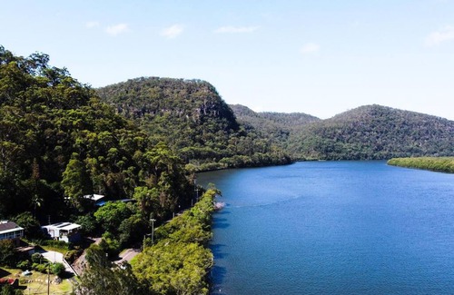 Courangra House | Cottage dAmour Waterfront, Private Pontoon Jetty