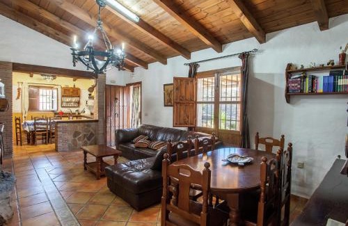 Antequera House | Cottage in Villanueva with Mountain Views