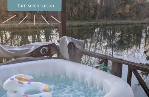 Saint-Jean-de-Losne Boat Rental | Cottage flottant Saint Jean de Losne option jacuzzi