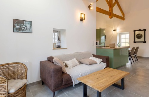 Landrevarzec House | Cottage 'Gite Plain-pied - 4 Personnes' with Private Terrace, Shared Garden and Wi-Fi