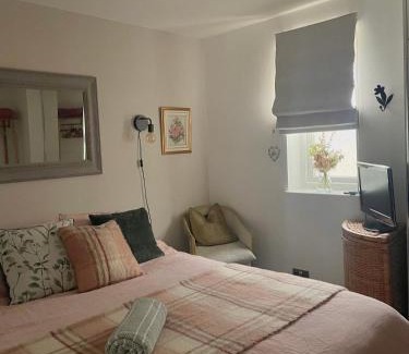Gloucester Bed & Breakfast | Cottage Guest House Nr Cheltenham on Cotswold Edge