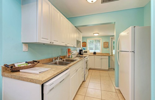 Bradenton Beach House | Cottage Haven-one Minute Walk To The Beach-private Yards-keyless Locks