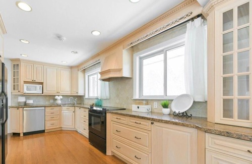 Richmond Hill Cottage | COTTAGE HOME WITH POOL IN RICHMOND HILL