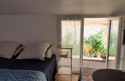 Chateau-Renault Bed & Breakfast | Cottage in a garden