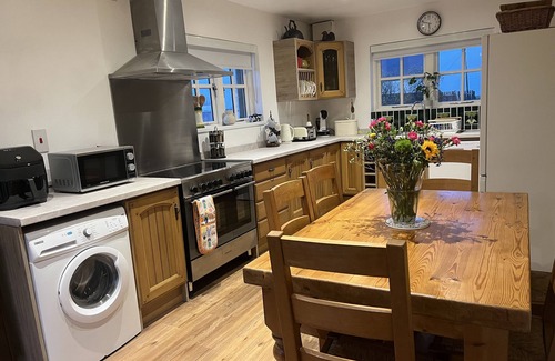 Ballycastle Cottage | Cottage in Ballintoy, Causeway Coast - sleeps 5