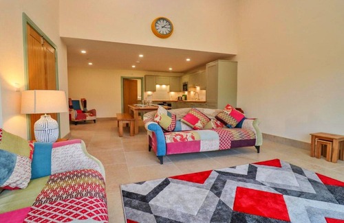 Little Rissington Cottage | Cottage in Cotswolds with Hot Tub & Garden
