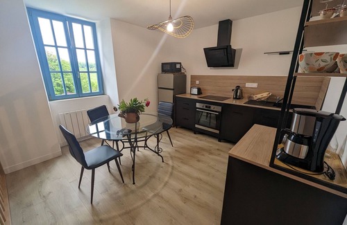 Langres Apartment | Cottage in former rectory with park in Langres