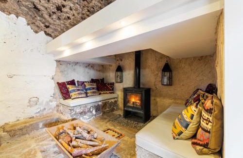 Fraga House | Cottage in Fraga with Garden and Fireplace
