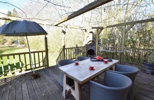 Montaron House | Cottage in France with Garden near Lake