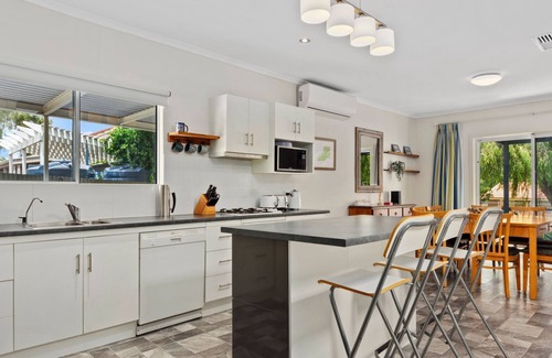 Normanville House | Cottage in Normanville - 99 Main Road, Normanville