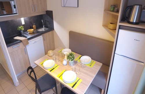Flee House | Cottage in Semur-en-Auxois in Forest Retreat