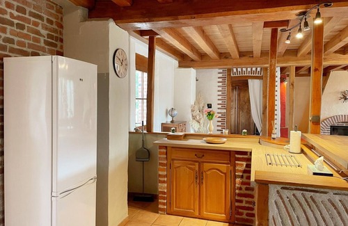 Neung-sur-Beuvron Cottage | Cottage in Sologne with enclosed garden, pets allowed, parking and internet