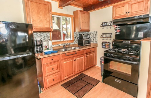 Summit Estates House | Cottage in the Pines - Close to Ski Slopes, Fireplace, Deck, Barbecue