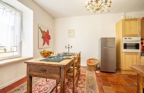 Saint-Jean-de-Barrou House | Cottage 'La Maison Des Remparts' with Private Garden and Wi-Fi