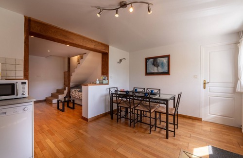 Rochefort-en-Terre House | Cottage 'Les Sapins' with Shared Pool, Shared Terrace and Wi-Fi