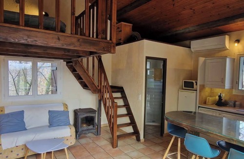 Berre-des-Alpes Cottage | Cottage 'Les Lys' with Mountain View, Wi-Fi and Air Conditioning