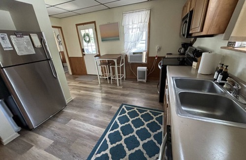 Cuyahoga Falls House | Cottage Living in Cuyahoga Falls: 3 bed, 2 bath w 2 porches, Smart TVs