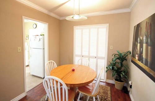 Morena House | Cottage near Sea World, Old Town, & Beaches