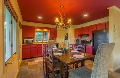 Blowing Rock Cottage | Cottage Near Skiing & Hiking