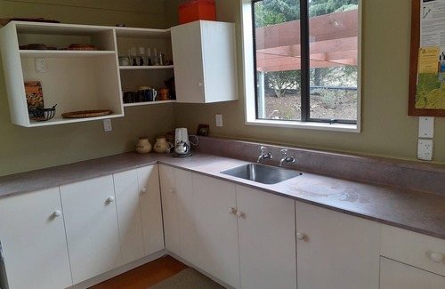 Omarama Cottage | Cottage next to Alps to Ocean Cycle trail at Lake Benmore