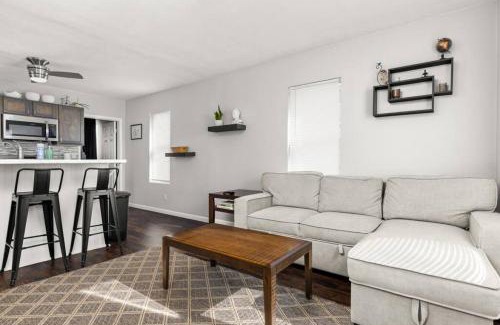 Peoria Heights House | Cottage on Duryea - Cozy 1BD home in the Heights
