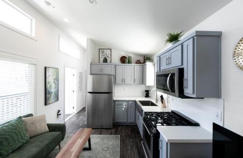 Downtown Reno Apartment | Cottage on Historic Grounds Jade