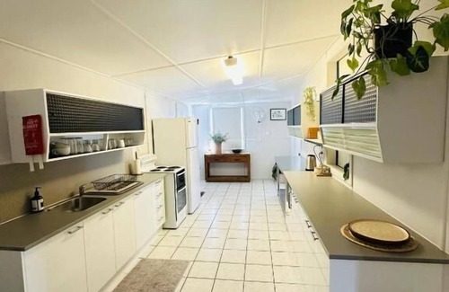 Sandgate House | "Cottage on the Bay" - Sandgate Q 4017