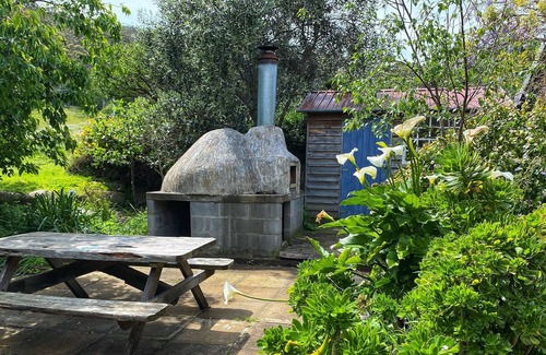 Tinderbox Cottage | Cottage overlooking marine reserve - 1 minute to beach