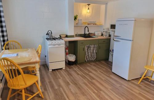 Holderness Hotel | Cottage Place on Squam Lake