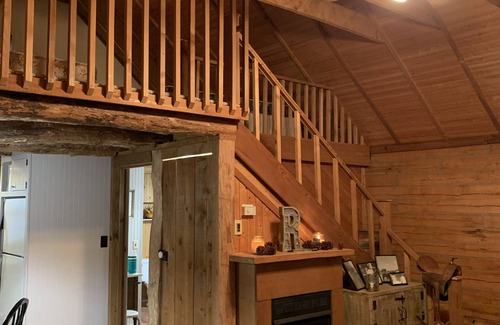 High Hill Cabin | Cottage Properties - Country Log Cabin