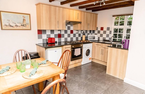 Longford Cottage | Cottage-Shared Bathroom-Terrace-Cottage